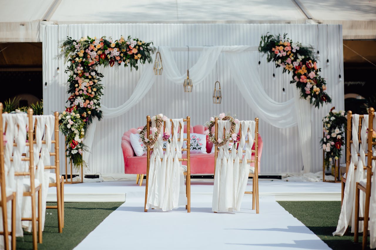 elegant-outdoor-wedding-ceremony-setup-with-floral-decorations-32854438